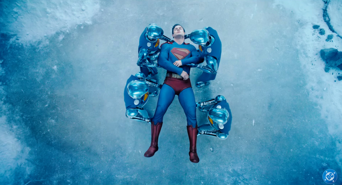 Superman-Sneak-Peek-2